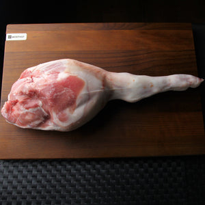 仔豚ボーンインレッグ（骨付き足）　2.3kg 以上　スペイン産