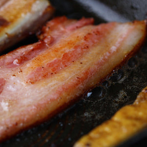 フライパンにも乾塩式 ベーコン 切り落とし 国産豚 バラ肉 使用 1Kg 桜チップスモークベーコン スモーク ベーコン　お中元 お歳暮 内祝ギフトに | Dry Cured Smoked Bacon cut-offs 1kg