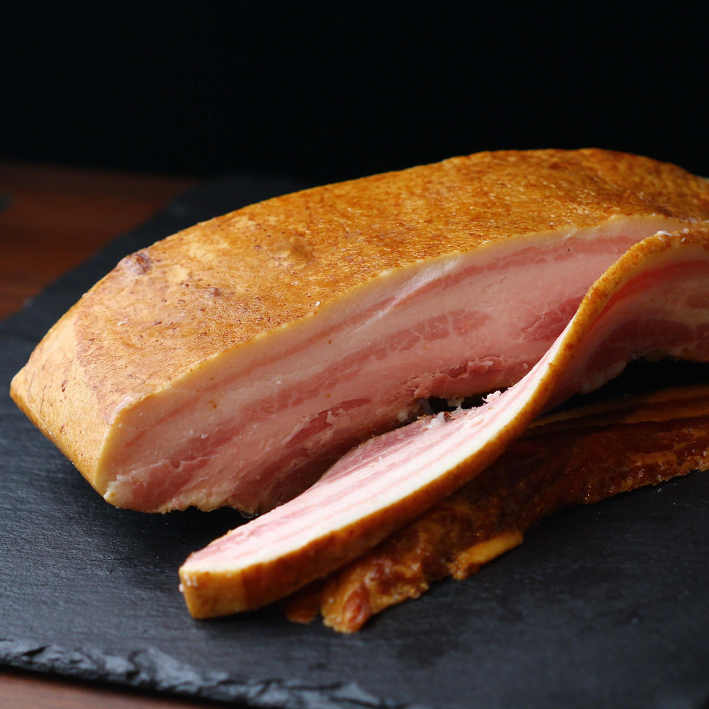 乾塩式 ベーコン ブロック 国産豚 バラ肉 使用 600-700g 桜チップスモークベーコン スモーク ベーコン　お中元 お歳暮 内祝ギフトに | Dry Cured Smoked Bacon Block |